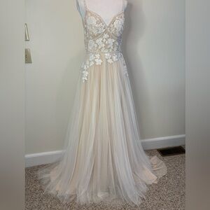 David's Bridal Ivory and Blush Lace Appliqué Wedding Dress NWT